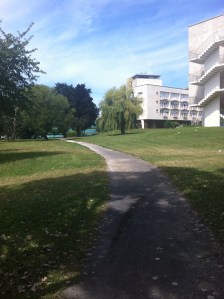 מגורי התלמידים באוניברסיטת בורגון שבדיז'ון. הקמפוס של אוניברסיטת בורגון.